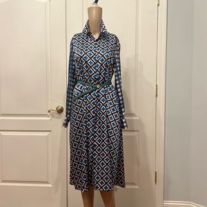 Gorgeous satin dress with belt size M